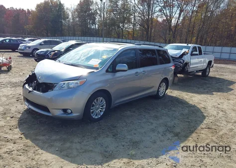 2014 Toyota Sienna Xle V6 8 Passenger z USA, uszkodzony, nr VIN 5TDYK3DC2ES509255